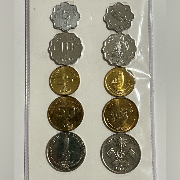 Other - Maldives Coin Set in Silver and Gold
